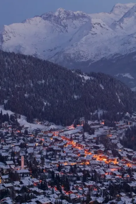 Framed Print : SWITZERLAND-Wallis / Valais-VERBIER: Ski Resort / Winter Evening Town View from Route Framed Print : SWITZERLAND-Wallis / Valais-VERBIER: Ski Resort / Winter Evening Town View from Route