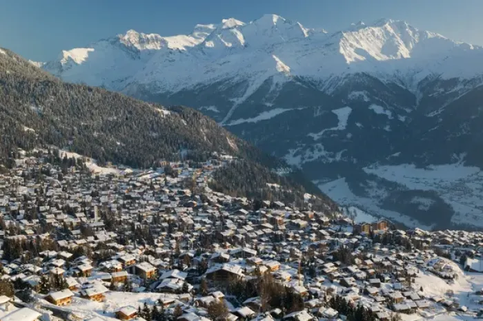 Framed Print : SWITZERLAND-Wallis / Valais-VERBIER: Ski Resort / Winter Town & Ski Chalet View / Daytime Framed Print : SWITZERLAND-Wallis / Valais-VERBIER: Ski Resort / Winter Town & Ski Chalet View / Daytime