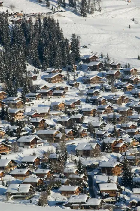 Framed Print : SWITZERLAND-Wallis / Valais-VERBIER: Ski Resort / Winter Town & Ski Chalet View / Daytime Framed Print : SWITZERLAND-Wallis / Valais-VERBIER: Ski Resort / Winter Town & Ski Chalet View / Daytime