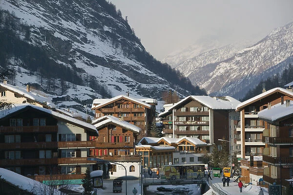SWITZERLAND-Wallis  /  Valais-ZERMATT: Ski Chalets  /  Winter