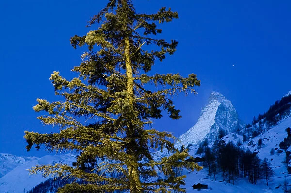 SWITZERLAND-Wallis  /  Valais-ZERMATT: View of Matterhorn  /  Evening  /  Winter