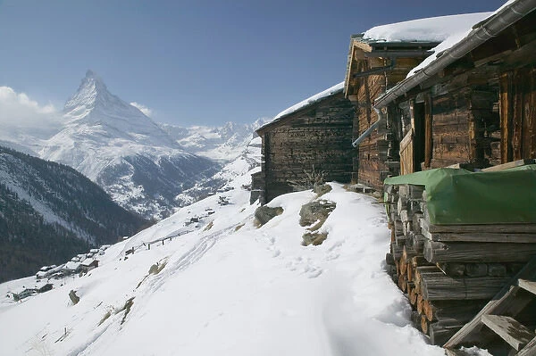 SWITZERLAND-Wallis  /  Valais-ZERMATT: Findeln  /  Winter Mountain Building & Matterhorn