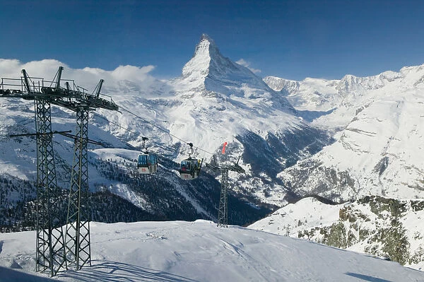 SWITZERLAND-Wallis  /  Valais-ZERMATT: Blauherd (el. 2571 meters)  /  Winter Cable Cars from Gant (el