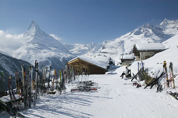 SWITZERLAND-Wallis  /  Valais-ZERMATT: Findeln  /  Winter Mountain Ski Village & Matterhorn