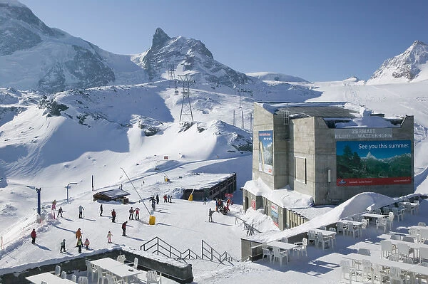 SWITZERLAND-Wallis  /  Valais-ZERMATT: Trockener Steg (el. 2939 meters)  /  Winter Skiers (NR)