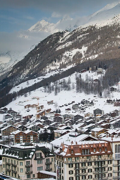 SWITZERLAND-Wallis  /  Valais-ZERMATT: Late Afternoon Town View  /  Winter