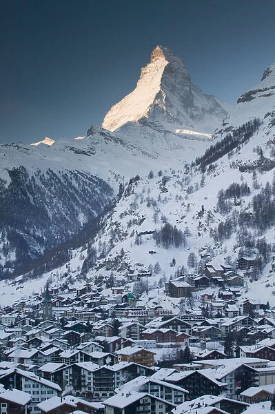 SWITZERLAND-Wallis  /  Valais-ZERMATT: Morning View with Matterhorn