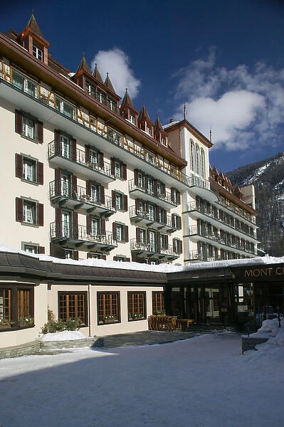 SWITZERLAND-Wallis  /  Valais-ZERMATT: Zermatterhof Hotel  /  Winter