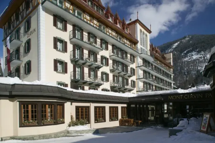 Framed Print : SWITZERLAND-Wallis / Valais-ZERMATT: Zermatterhof Hotel / Winter Framed Print : SWITZERLAND-Wallis / Valais-ZERMATT: Zermatterhof Hotel / Winter