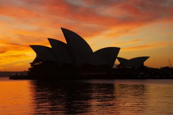 Framed Print : Sydney Opera House at Dawn, Sydney, New South Wales, Australia Framed Print : Sydney Opera House at Dawn, Sydney, New South Wales, Australia