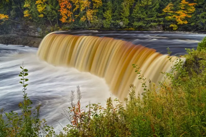 Framed Print : Tahquamenon Falls and fall colors, Upper Peninsula of Michigan Framed Print : Tahquamenon Falls and fall colors, Upper Peninsula of Michigan