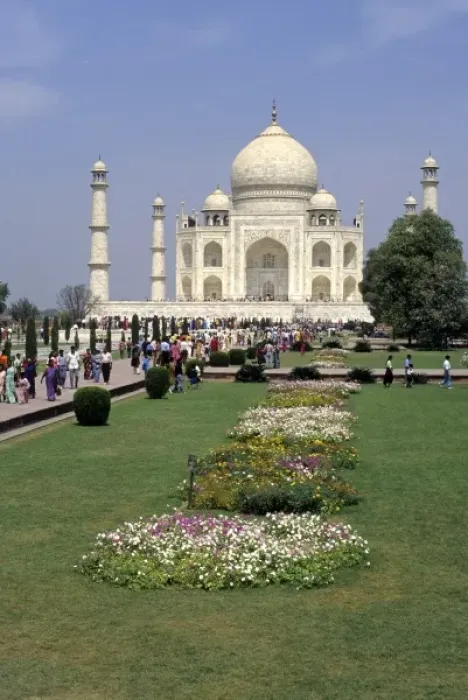 Framed Print : The Taj Mahal in Agra, India Framed Print : The Taj Mahal in Agra, India