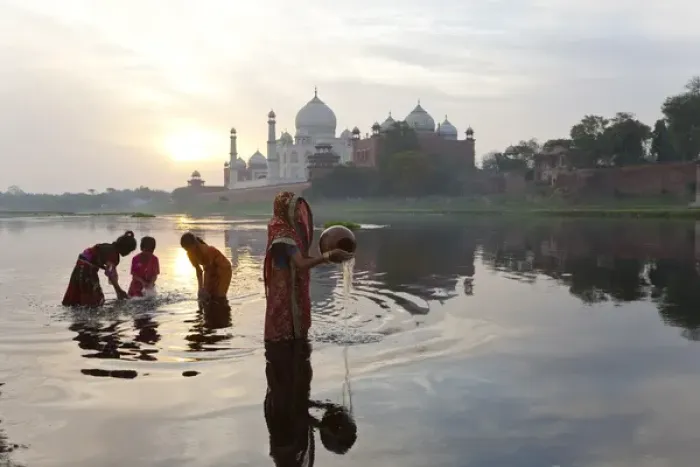 Framed Print : Taj Mahal & collecting water on the banks of the River Yamuna, Agra, India