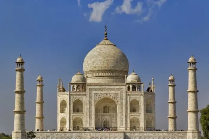 Framed Print : Taj Mahal mausoleum / Agra, India Framed Print : Taj Mahal mausoleum / Agra, India