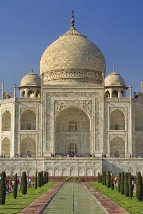 Framed Print : Taj Mahal, a mausoleum located in Agra, India, built by Mughal Emperor Shah Jahan Framed Print : Taj Mahal, a mausoleum located in Agra, India, built by Mughal Emperor Shah Jahan