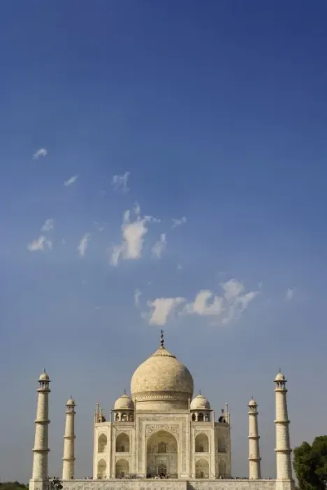 Framed Print : Taj Mahal, a mausoleum located in Agra, India, built by Mughal Emperor Shah Jahan Framed Print : Taj Mahal, a mausoleum located in Agra, India, built by Mughal Emperor Shah Jahan