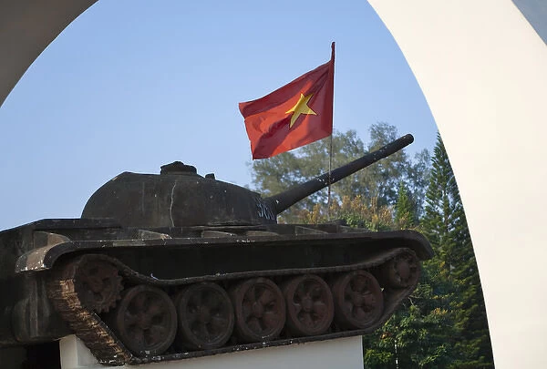 Tank with national flag