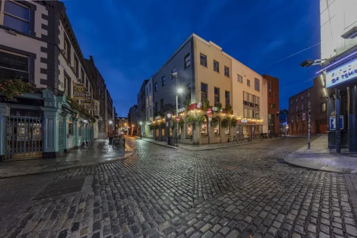 Framed Print : Temple Bar District in downtown Dublin, Ireland Framed Print : Temple Bar District in downtown Dublin, Ireland