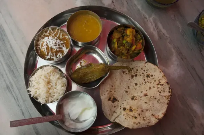 Framed Print : Thali for lunch, Fatehpur Sikri, Uttar Pradesh, India
