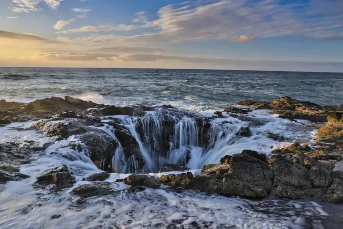 Framed Print : Thors Well with surf cascading into the well along the Oregon coastline Framed Print : Thors Well with surf cascading into the well along the Oregon coastline