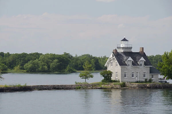 Thousand Islands, archipelago that split Canada & US boarder on St. Lawrence River