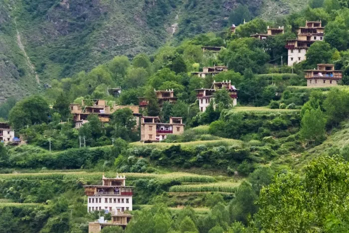 Framed Print : Tibetan houses in the mountain, Zhonglu Village, Danba County, Garze Tibetan Autonomous Prefecture Framed Print : Tibetan houses in the mountain, Zhonglu Village, Danba County, Garze Tibetan Autonomous Prefecture