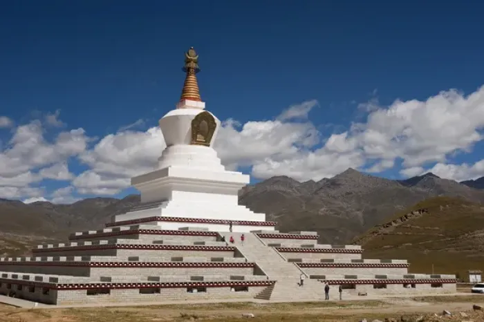 Framed Print : Tibetan Stupa near Daocheng, Sichuan Province, China Framed Print : Tibetan Stupa near Daocheng, Sichuan Province, China