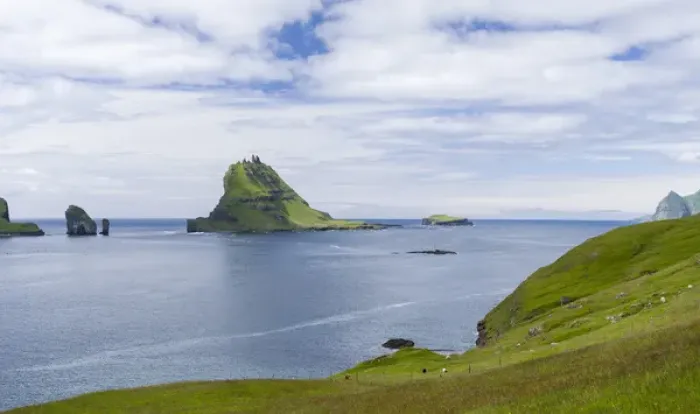 Framed Print : Tindholmur in the Sorvagsfjordur. The island Vagar, part of the Faroe Islands