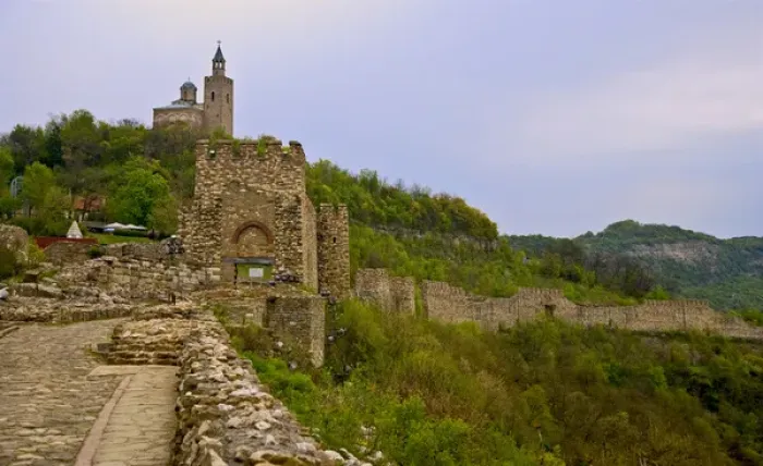 Framed Print : A tour of the Tzarevetz Fortress and its countryside