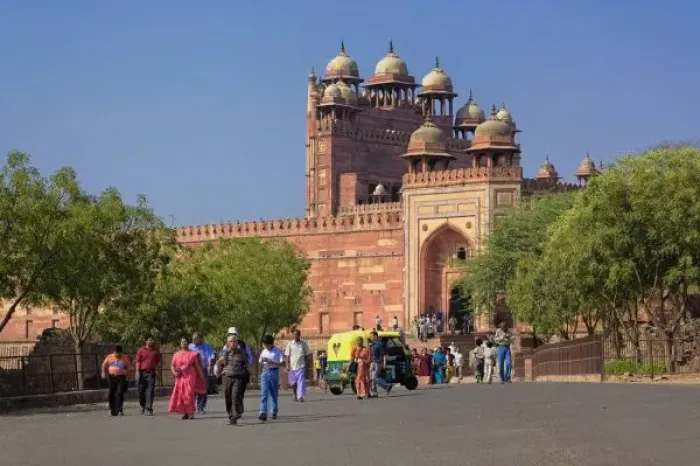 Framed Print : Tourists in front of Fatehpur Sikri, in the state of Uttar Pradesh, India Framed Print : Tourists in front of Fatehpur Sikri, in the state of Uttar Pradesh, India
