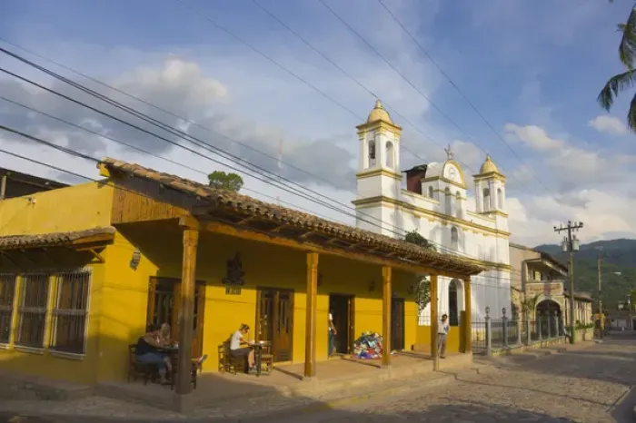 Framed Print : The town of Copan Ruinas, Honduras