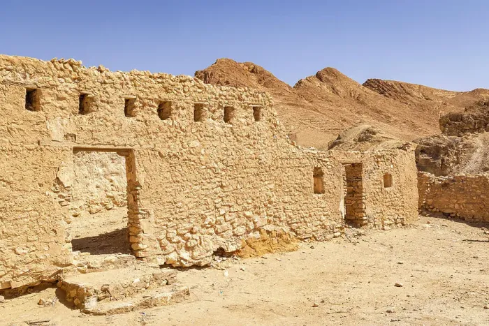 Framed Print : Tozeur, Tunisia. Ruins of ancient buildings in Shabikah Framed Print : Tozeur, Tunisia. Ruins of ancient buildings in Shabikah