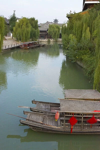 Traditional houses and boats on the Grand Canal, Taierzhuang Ancient Town, Shandong Province