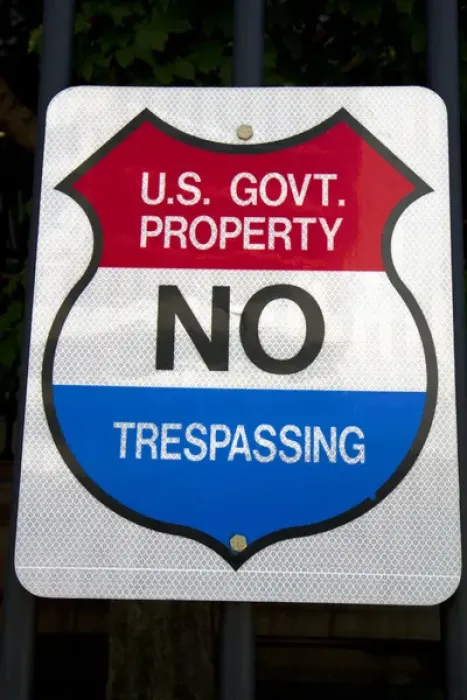 Framed Print : No tresspassing sign in Denver, Colorado, USA Framed Print : No tresspassing sign in Denver, Colorado, USA