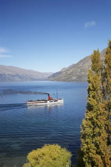 Framed Print : TSS Earnslaw, Lake Wakatipu, in Autumn, Queenstown, South Island, New Zealand