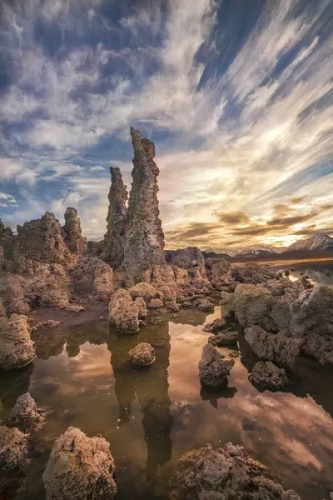 Framed Print : Tufas at sunset on Mono Lake with reflection and sunset colors, Eastern Sierra Nevada Mountains Framed Print : Tufas at sunset on Mono Lake with reflection and sunset colors, Eastern Sierra Nevada Mountains