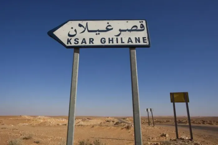 Framed Print : Tunisia, Ksour Area, Ksar Ghilane, Grand Erg Oriental Desert, road sign