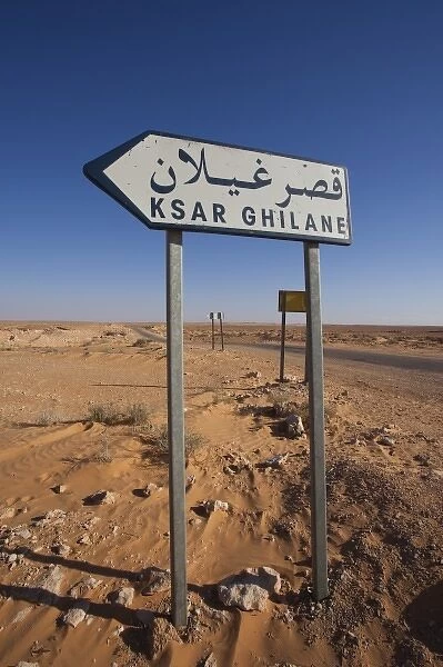 Tunisia, Ksour Area, Ksar Ghilane, Grand Erg Oriental Desert, road sign