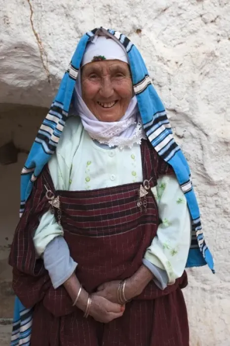 Framed Print : Tunisia, Ksour Area, Matmata, older Berber woman (MR) Framed Print : Tunisia, Ksour Area, Matmata, older Berber woman (MR)