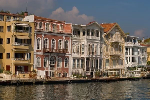 Turkey, Bosporus, homes along strait