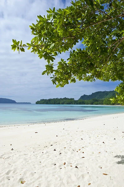 Turquoise water and white sand at the Champagne beach, Island of Espiritu Santo, Vanuatu