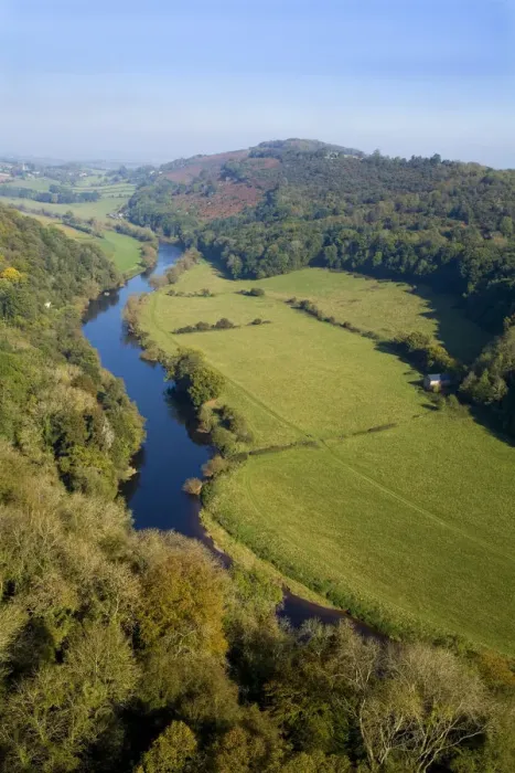 Framed Print : UK. England - Wales Border at Symonds Yat looking down the River Wye valley Framed Print : UK. England - Wales Border at Symonds Yat looking down the River Wye valley