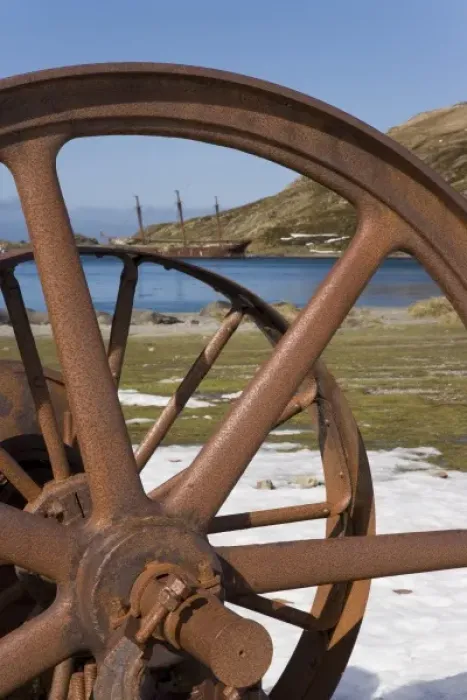 Framed Print : UK Territory, South Georgia Island, Ocean Harbor. View of abandoned shipwreck through