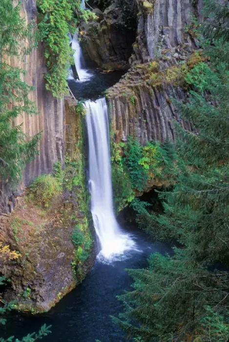 Framed Print : Umpqua Falls in Oregon Cascades