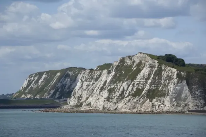Framed Print : United Kingdom, Dover. The famous white cliffs of Dover along the coast