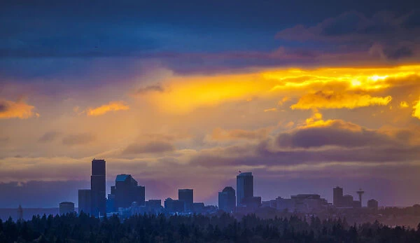 United States, Washington, Lake Washington, Seattle skyline viewed from Bellevue
