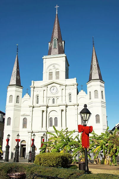 US, LA, New Orleans. Jackson Square St Louis Cathedral Plaza D Armas holiday decor
