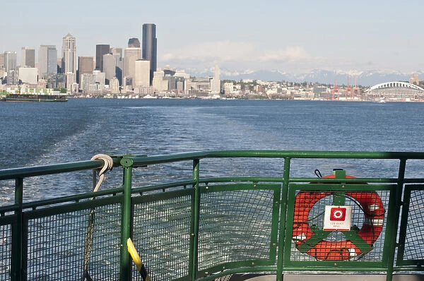 US, WA, Seattle, Puget Sound. Bainbridge Island ferry departs from Elliott Bay Seattle