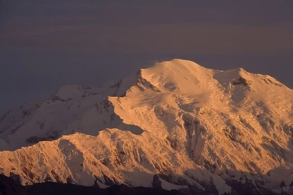 USA, Alaska, Denali National Park, Summit of Mount McKinley at sunset