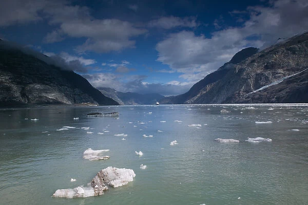USA-ALASKA-Southeast Alaska-GLACIER BAY NATIONAL PARK: Glacial Ice  /  Johns Hopkins